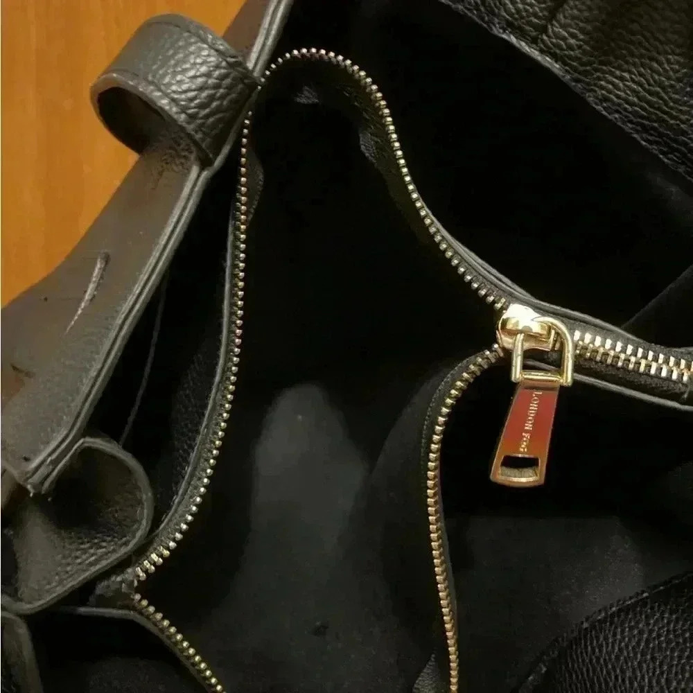 London Fog black purse - Picture 4 of 6